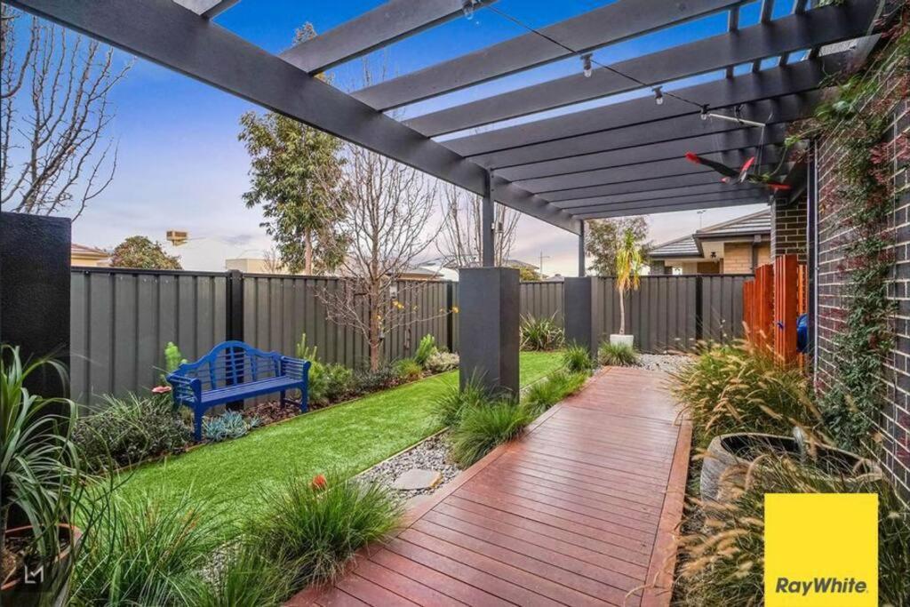 Melbourne Family Truganina